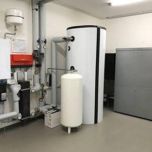 Luft-Wasser-Wärmepumpe und Gas-Brennwert-Spitzenlastheizgerät
